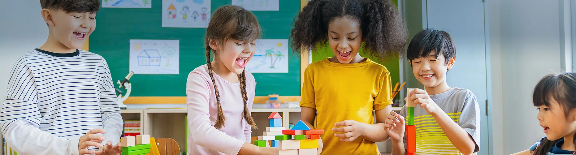 Children playing in Cub's Den Playroom at Jiminy Peak